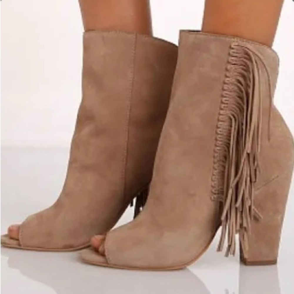 NIB Dolce Vita Mazarine fringe peep toe booties. Almond Suede.